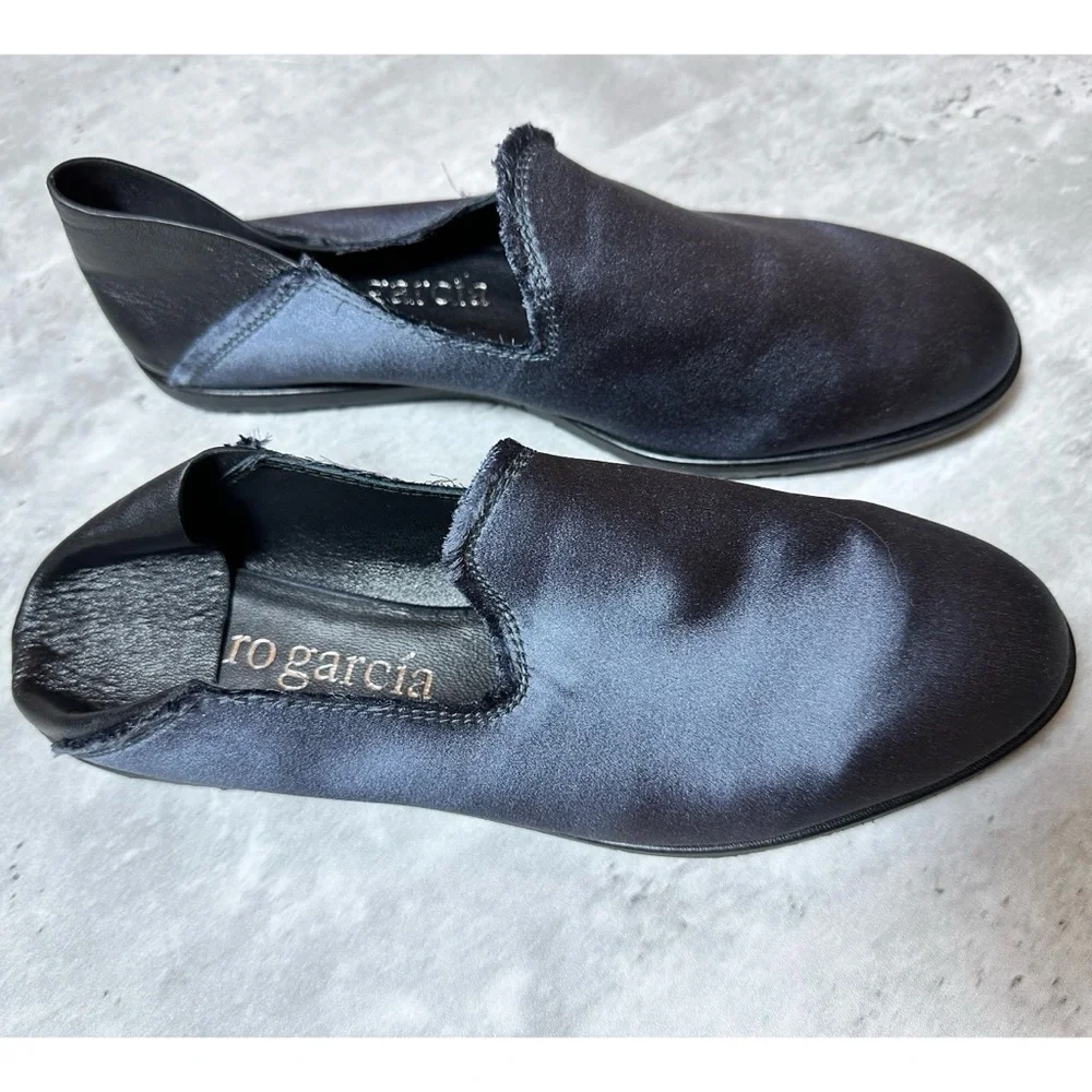 RARE Pedro Garcia Yamir satin leather slipper flat loafers gunmetal‎ blue/black